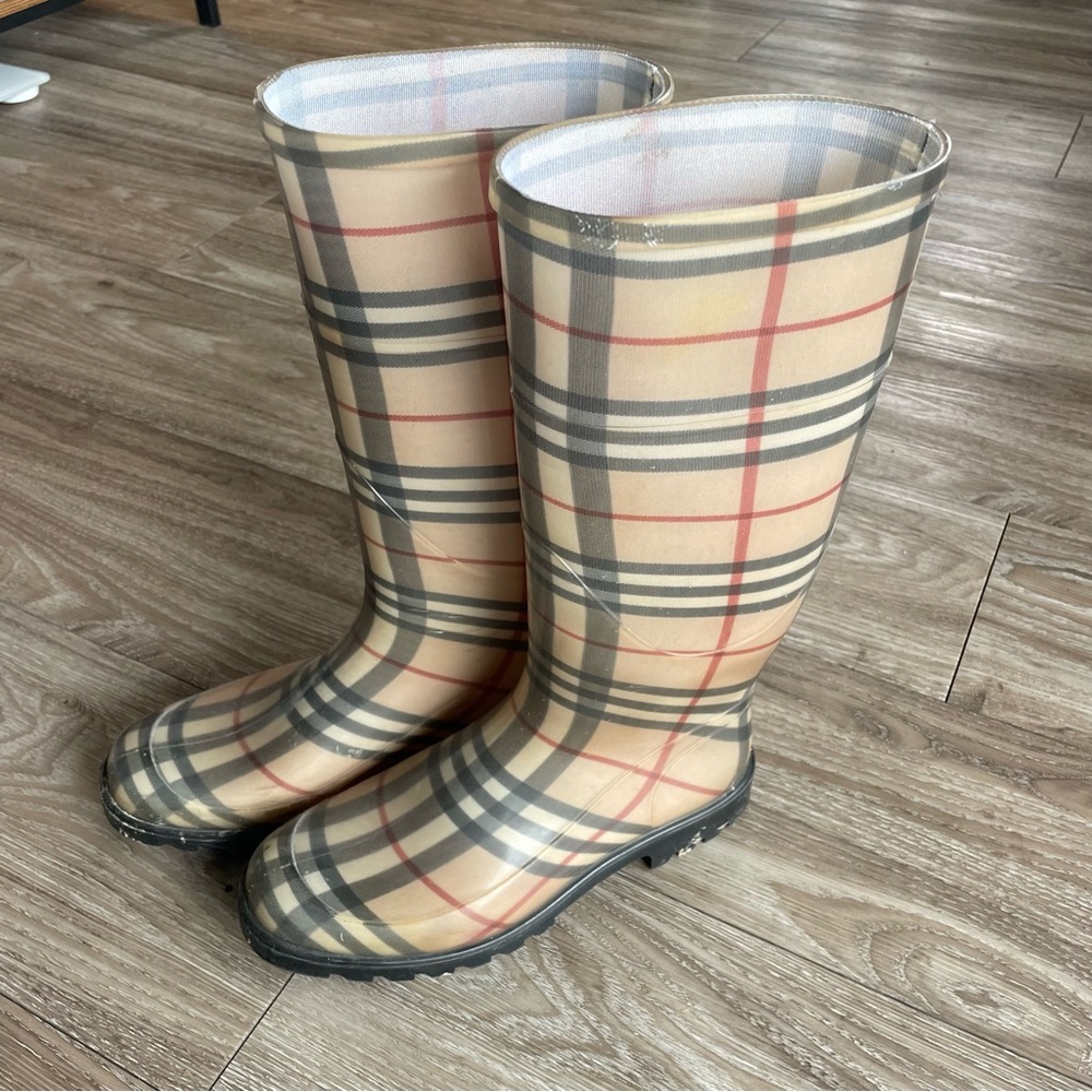 Authentic Burberry Rainboots
